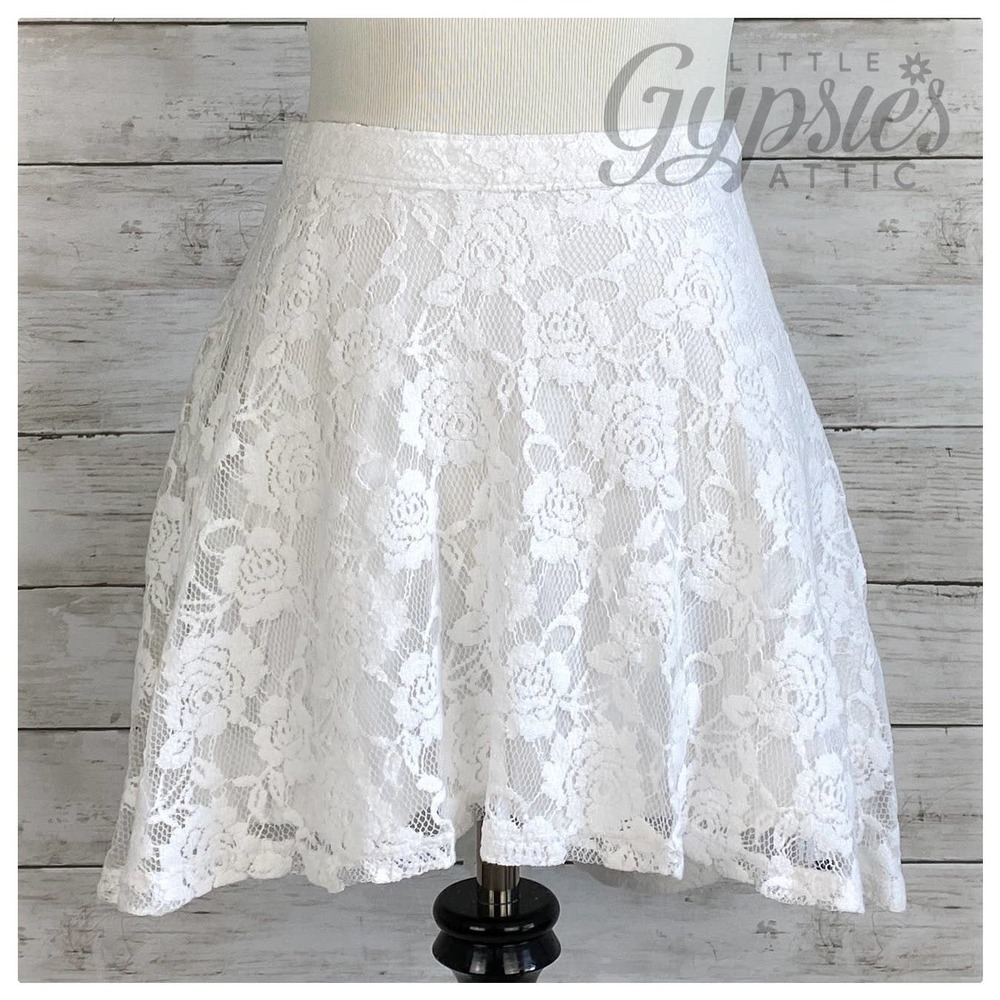 **TAKING DOWN** Abercrombie & Fitch Lace Mini Skirt - Picture 2 of 10